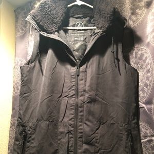 Volcom vest barely worn